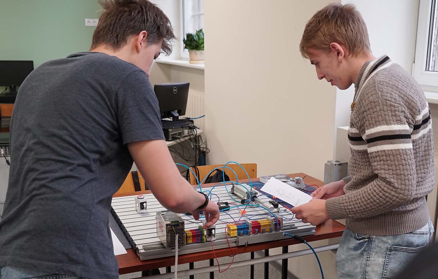 zdjęcie lekcji z elektrotrotechniki