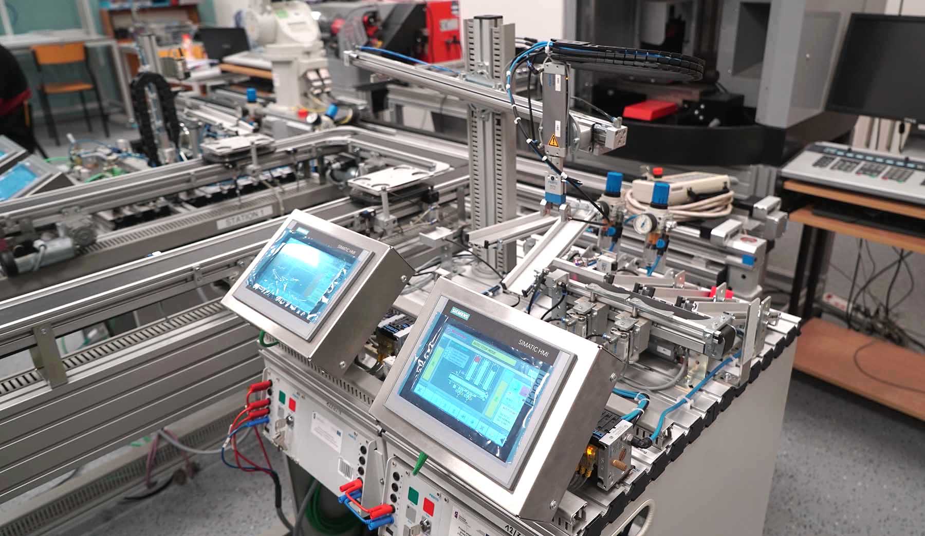 zdjęcie pracowni lini produkcyjnej
